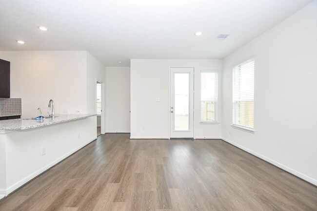 Foto del edificio - 25230 Benroe St