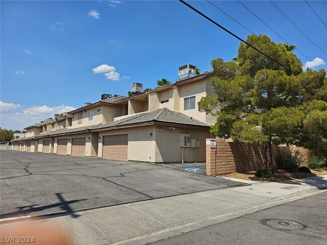 Foto del edificio - 5070 Tara Ave
