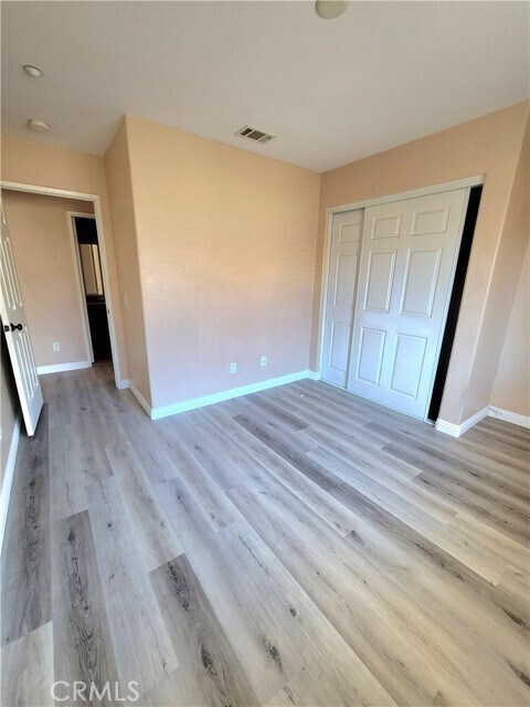 Foto del edificio - 25850 Iris Ave
