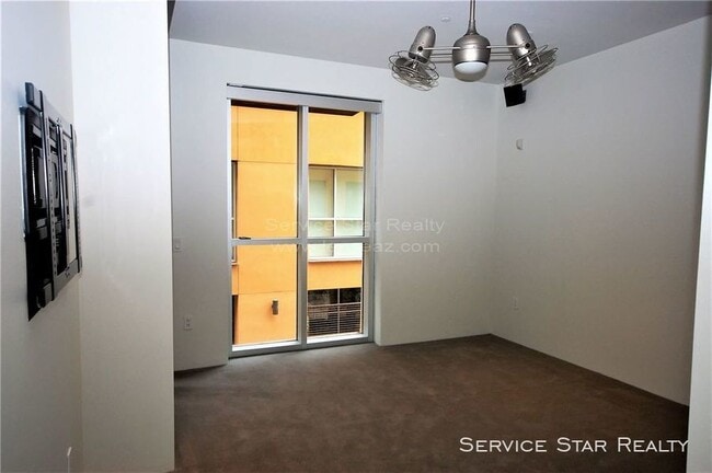 Building Photo - 4739 N Scottsdale Rd