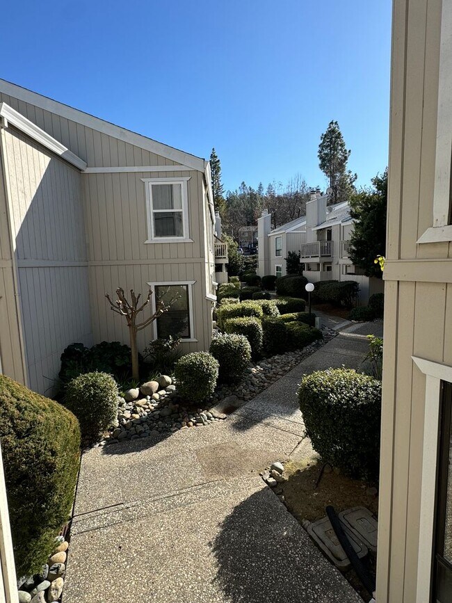 Foto del edificio - Remodeled 2-Bed, 2-Bath Condovwalking distance to Downtown Auburn! Super clean!