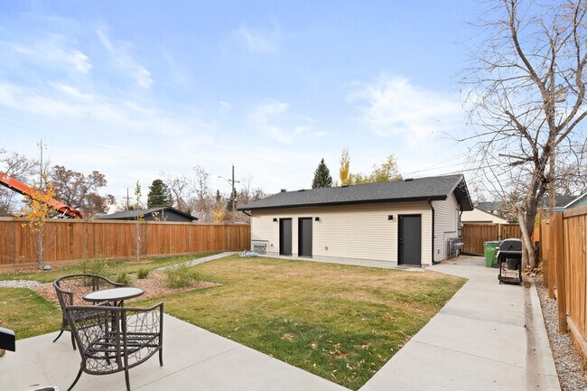 Photo du bâtiment - 11710-11125 125 St NW