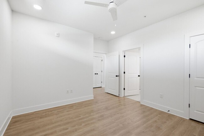 Building Photo - Beautiful 2 bedroom, 2 bathroom home in Gated Sunset Valley Community!!!