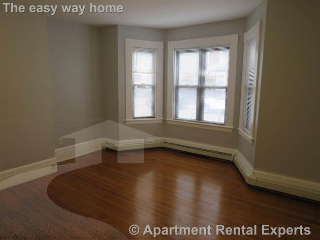 Building Photo - 564 Putnam Ave