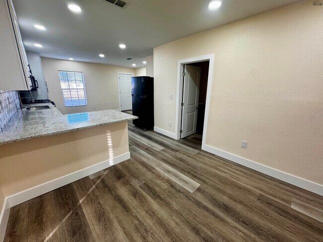 Foto del edificio - 605 E Alameda St