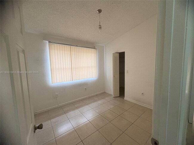 Foto del edificio - 5625 W 26th Ct