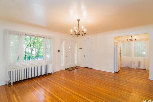 Foto del edificio - 2445 Custer Ave