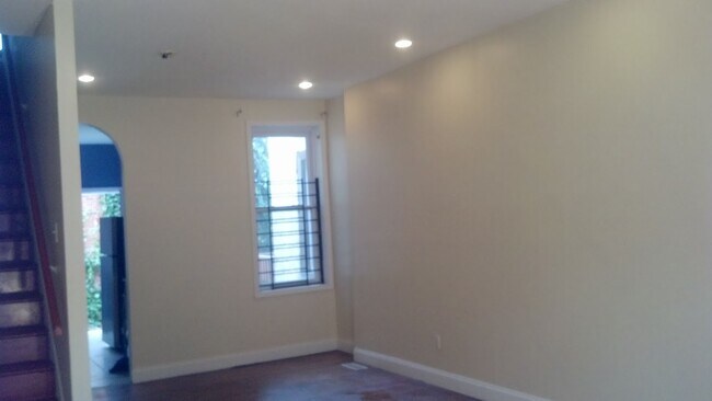 Foto del edificio - 331 Point St