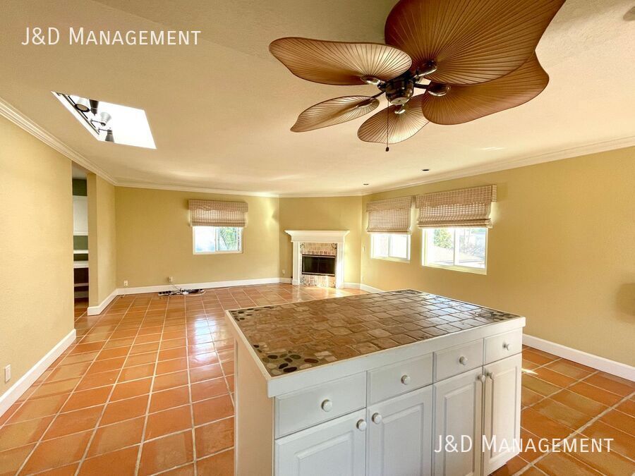 Foto principal - 1762 Hornblend St
