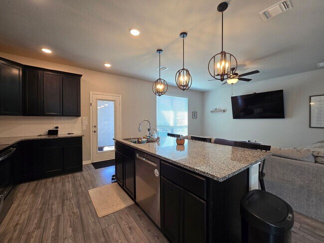 Building Photo - NEW IN MANAGEMENT - COMING SOON!