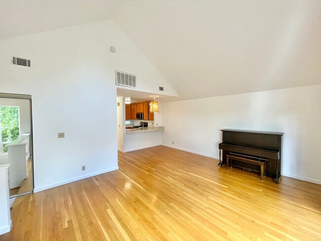 Foto del edificio - Spacious 3BR/2BA Potrero Hill Townhouse Ho...