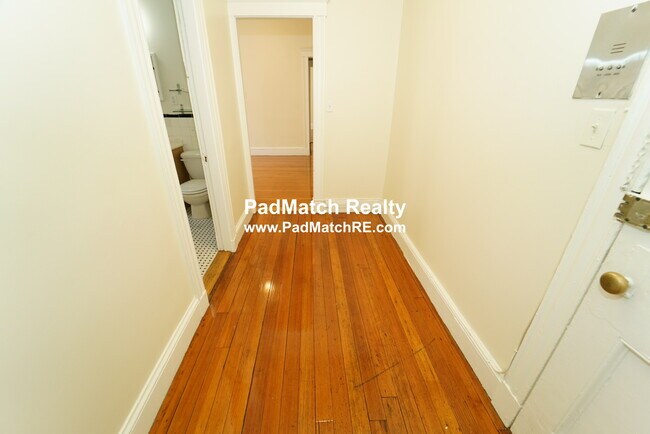 Building Photo - 208 Winthrop Rd