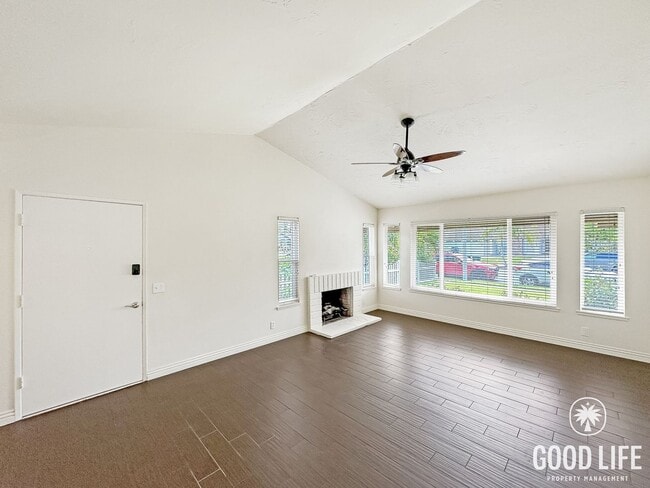 Foto del edificio - Spacious 3BR/2BA Home with 2-Car Garage in Lake Forest, CA – Great Location