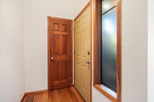 Foto del edificio - Lovely 3 bedroom, 2.5 bath townhouse with ...