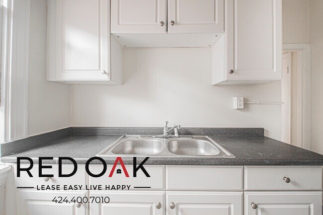 Foto del edificio - 447 S Grand View St