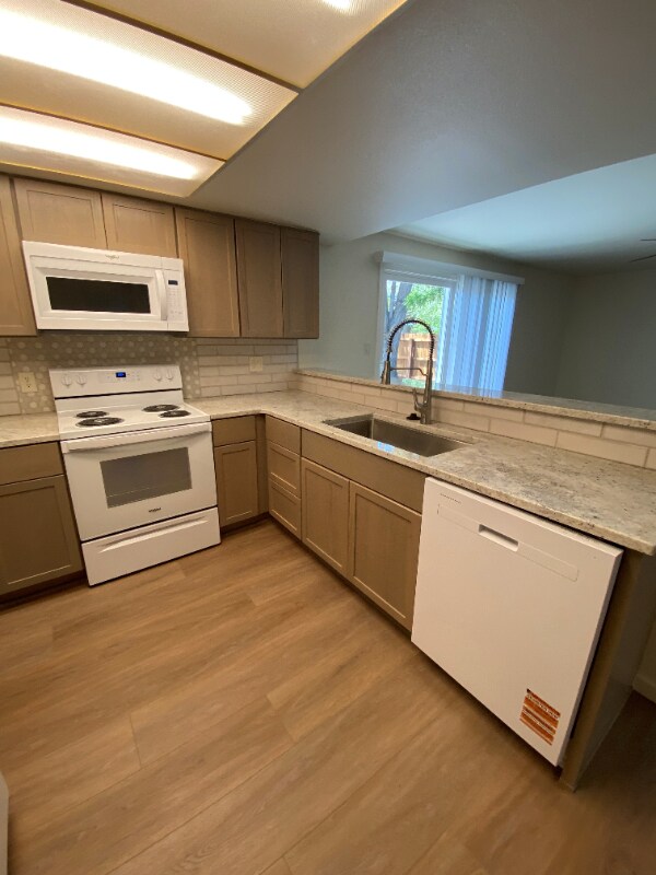 Building Photo - 4505 Dos Rios Ct