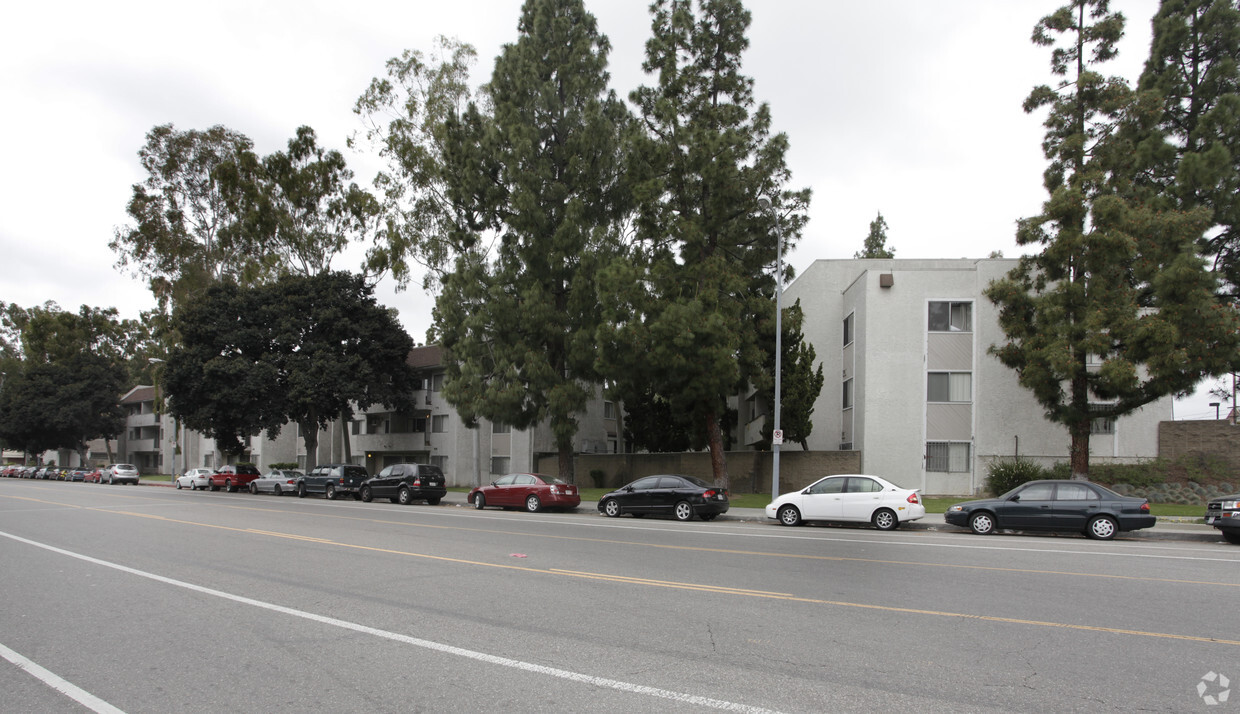 Building Photo - Cardinal Gardens Apartments