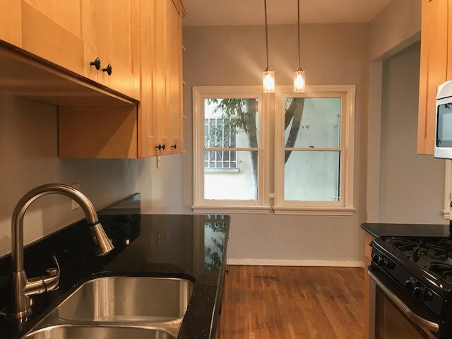 Primary Photo - 340 N Oakhurst Dr
