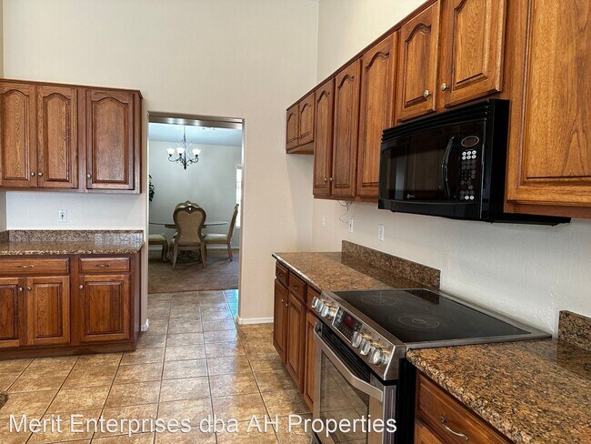 Building Photo - 5 br, 3.5 bath House - 5104 N 136TH LN