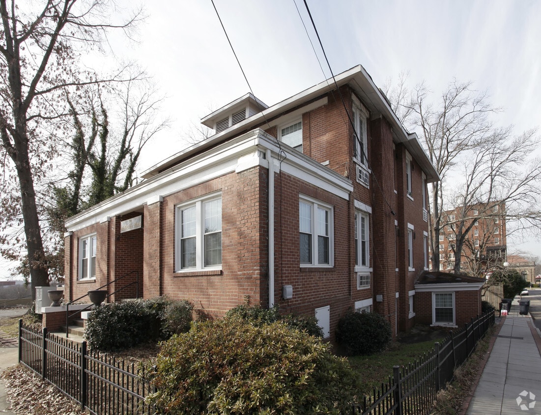 Building Photo - 323 N Mcduffie St