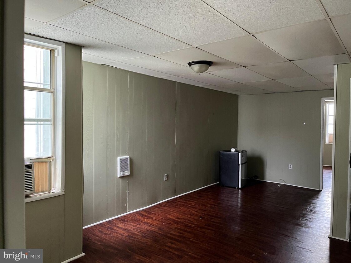 225 W Centre St, Shenandoah, PA 17976 House Rental in Shenandoah, PA