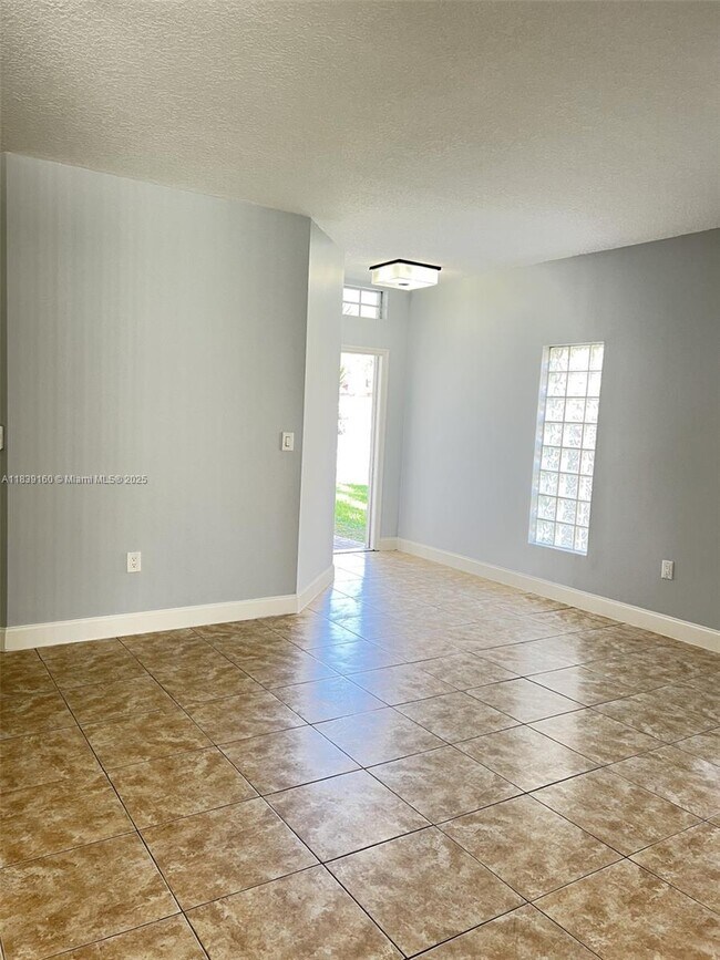 Foto del edificio - 1273 NW 171st Terrace