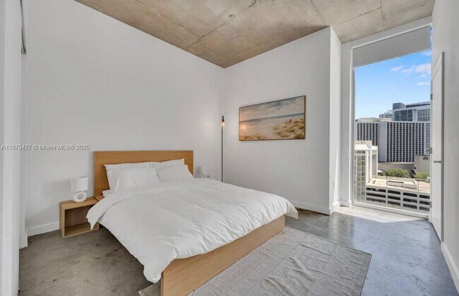 Foto del edificio - 151 SE 1st St