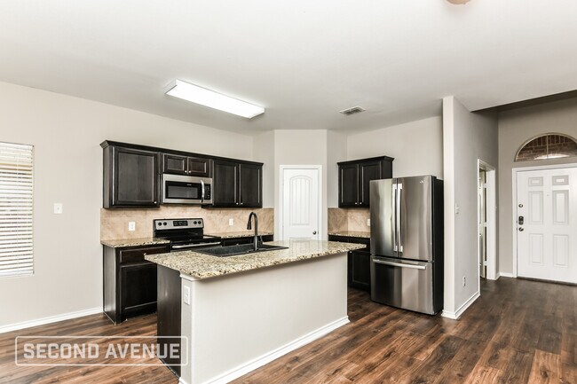 Foto del edificio - 636 Cameron Wy