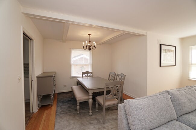 Building Photo - 580 Ivy Ct