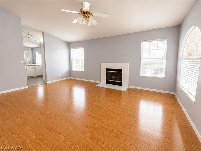 Foto del edificio - 7945 Cherry Valley Cir