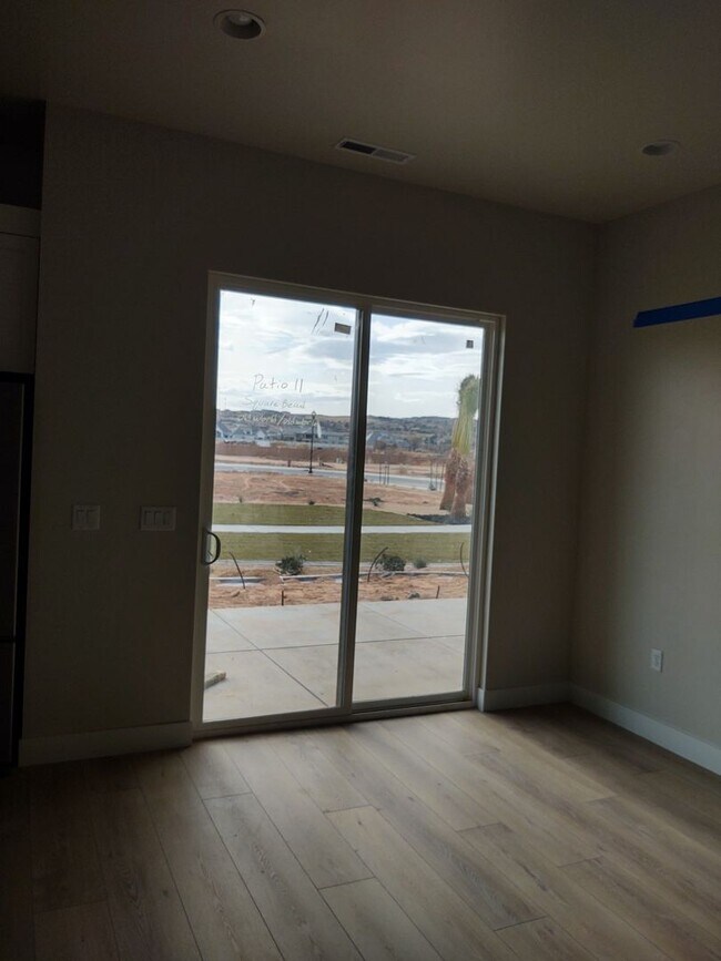 Foto del edificio - LIKE NEW 3 Bed Snowberry Dr!