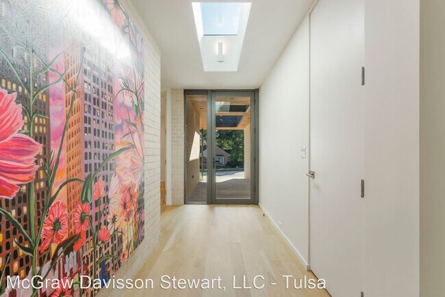 Building Photo - 3 br, 2 bath House - 3136 S Utica Ave