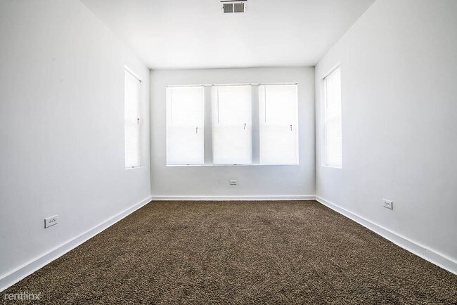 Building Photo - 1 br, 1 bath  - 7055 S Saint Lawrence Ave