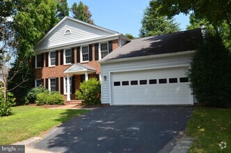 Building Photo - 7585 Seabrook Ln