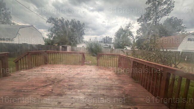 Foto del edificio - $1195 - 2 bed 1 bath w/ BONUS room and bas...
