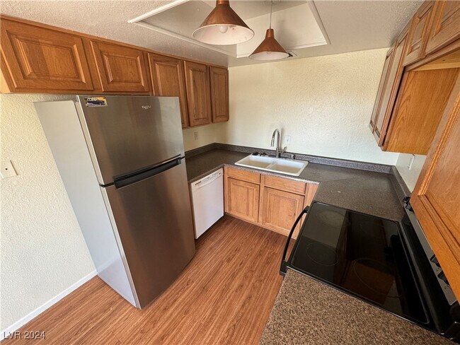 Building Photo - 4919 Newport Cove Dr
