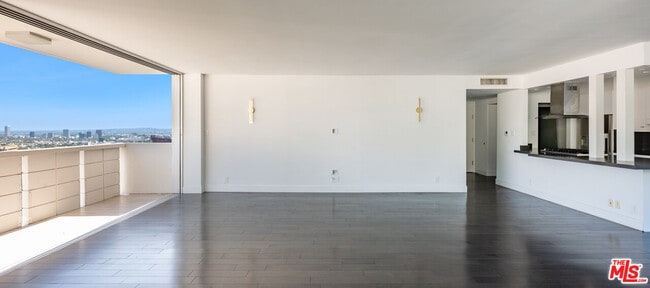 Building Photo - 8787 Shoreham Dr