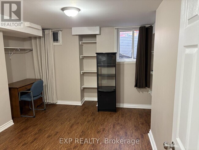 Building Photo - 1975 Fairport Rd