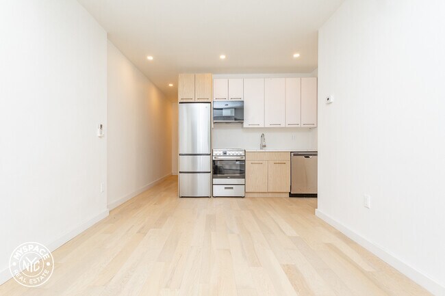 Foto del edificio - 419 Marcus Garvey Blvd