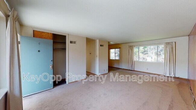 Foto del edificio - 446 Warren Dr