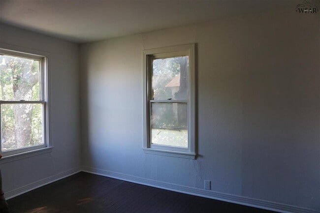 Building Photo - 515 W Roosevelt Ave