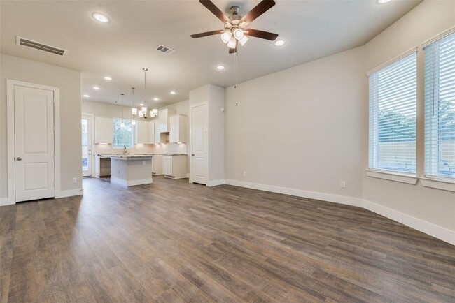 Foto del edificio - 9002 Lonestar Creekbend Ln