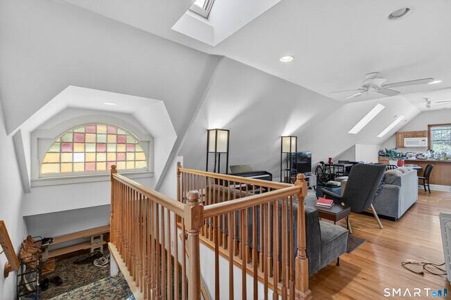 Foto del edificio - 245 Edwards St