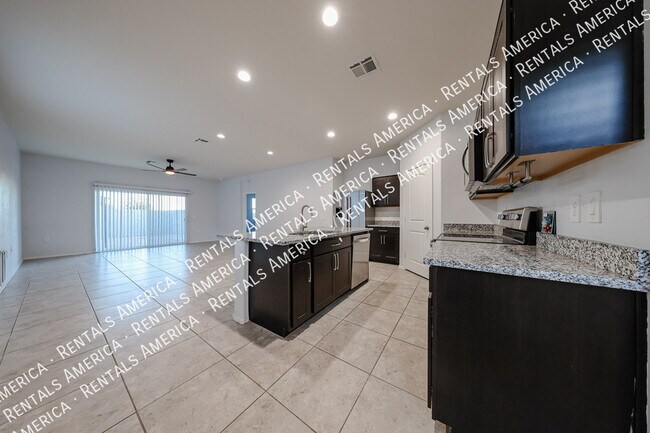 Foto del edificio - 36472 W San Capistrano Ave