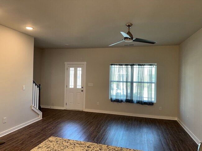 Foto del edificio - 419 Falls Pointe