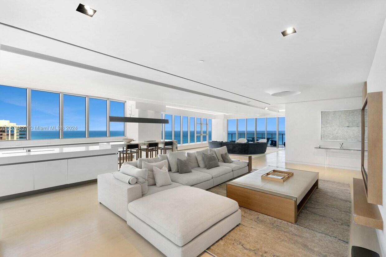 Primary Photo - 9705 Collins Ave