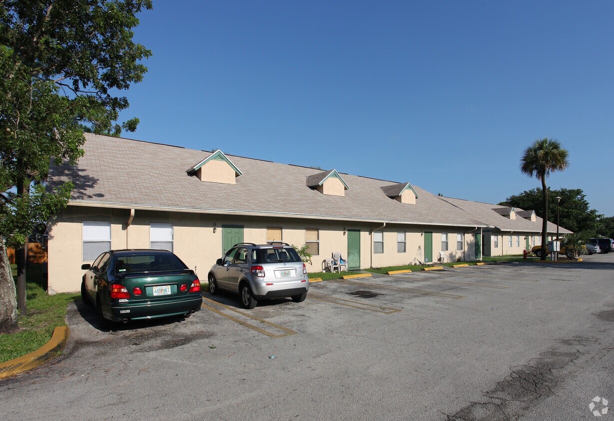 Primary Photo - Park On Wallis Apartment Homes