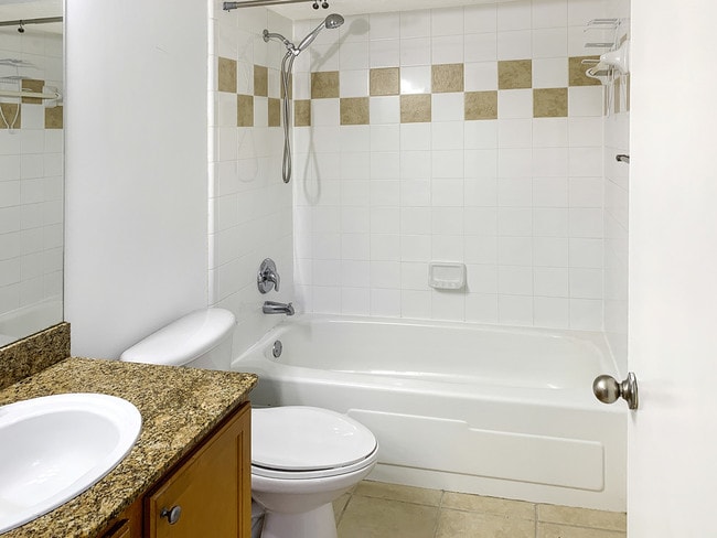 Building Photo - 2905 Seven Pines Ln Unit 202