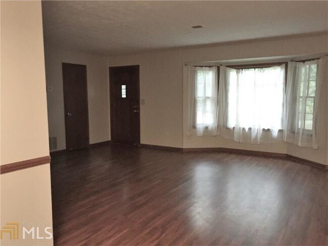 Foto del edificio - 6859 Lakeview Ln NW