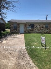 Building Photo - 410 Sunset Ln